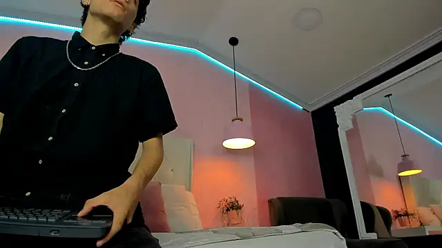 LeoFeniix online show from March 16, 2026, 3:01 am