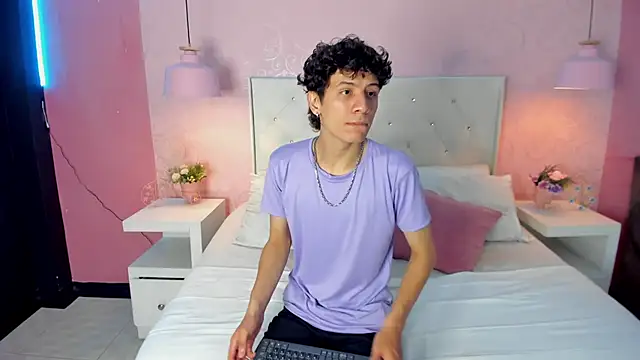 LeoFeniix online show from March 19, 2026, 3:10 am