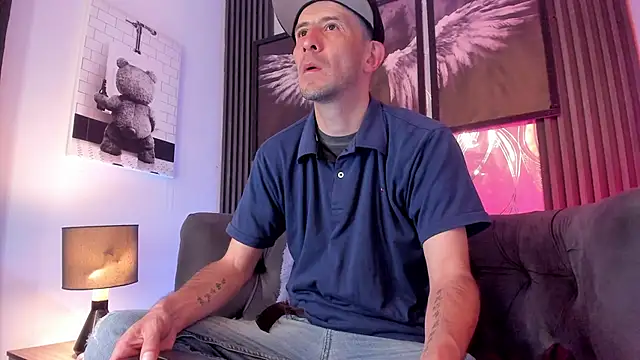 Milanwhite  online show from March 10, 2026, 11:37 am