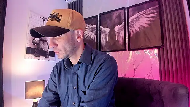 Milanwhite  online show from March 11, 2026, 11:38 am