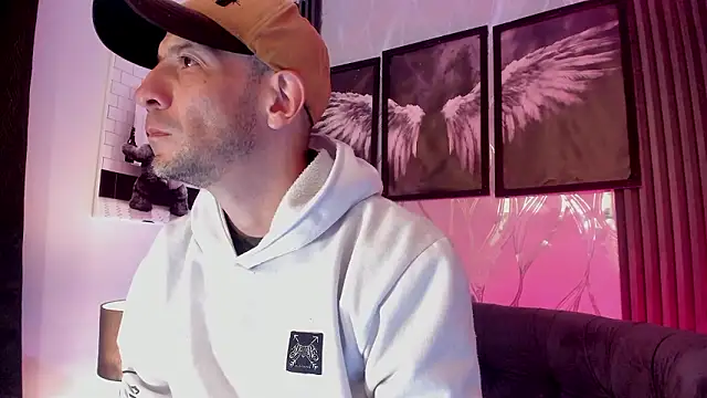 Milanwhite  online show from March 14, 2026, 11:48 am