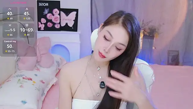 Luckmia333 online show from May 18, 2026, 2:34 pm