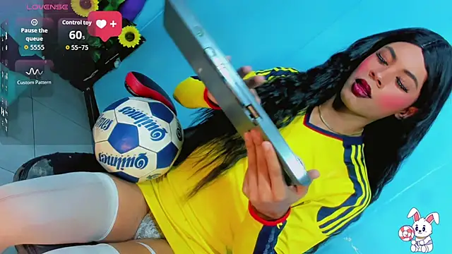 Snapshot of Alondra_Wile chatting on July 7, 2026, 7:40 pm Alondra Wile online show from July 7, 2026, 7:40 pm