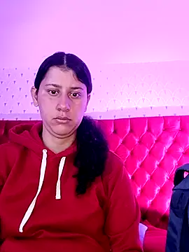LunaDamasco online show from May 2, 2026, 3:00 am