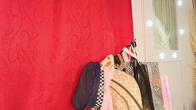 Aurorariccii online show from March 7, 2026, 7:38 am