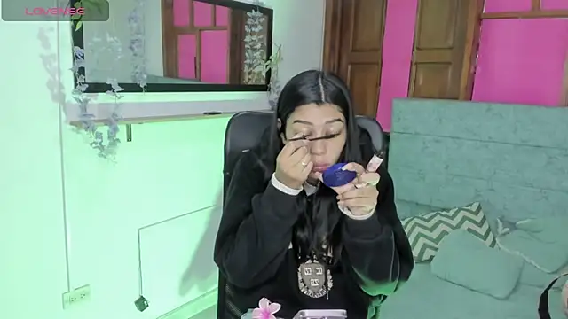 Snapshot of Aysha_winxs chatting on May 27, 2026, 3:25 am Aysha winxs online show from May 27, 2026, 3:25 am