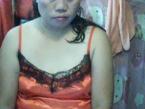 Snapshot of lovelypinay00 chatting on June 12, 2026, 7:18 am lovelypinay00 online show from June 12, 2026, 7:18 am
