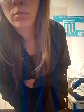 Snapshot of CamiliLuna chatting on April 15, 2026, 8:54 am CamiliLuna online show from April 15, 2026, 8:54 am