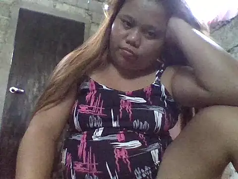 sweetlyn31 online show from June 15, 2026, 10:23 pm