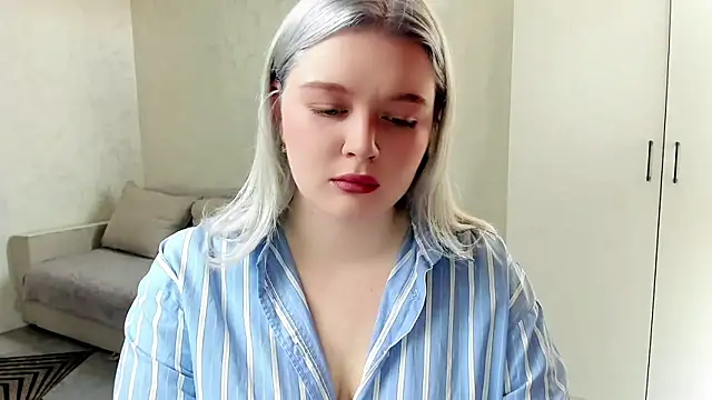 Ellilovv online show from March 16, 2026, 4:29 am