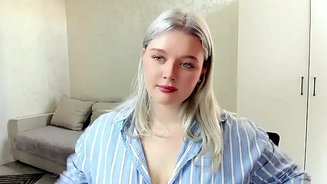 Ellilovv online show from March 16, 2026, 5:44 am