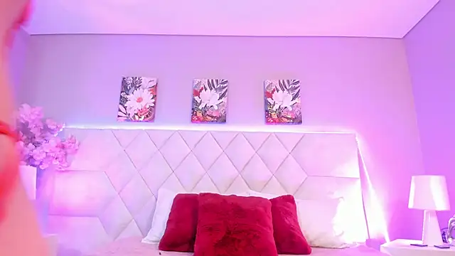 Bianca Monroe  online show from June 1, 2026, 8:21 pm