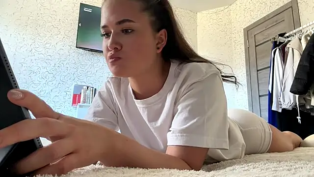 JoycelynUrion online show from May 6, 2026, 8:30 am