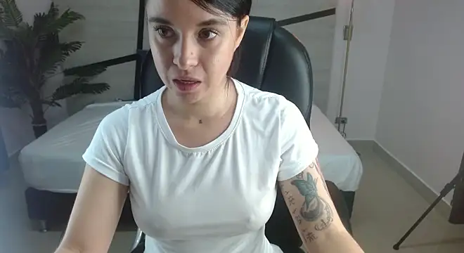 Snapshot of Anne_blake chatting on June 5, 2026, 2:51 am Anne blake online show from June 5, 2026, 2:51 am