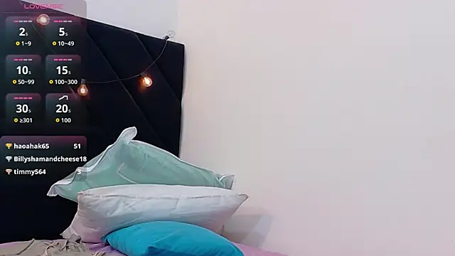curvybuffgirllll online show from June 30, 2026, 7:26 pm