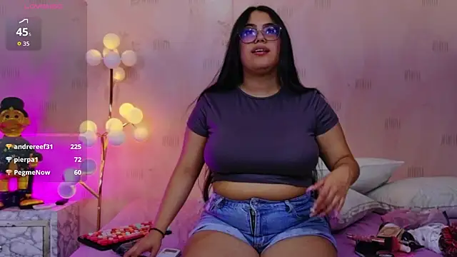 curvybuffgirllll online show from July 6, 2026, 7:49 pm