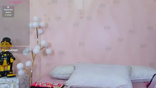 curvybuffgirllll online show from July 10, 2026, 7:38 pm