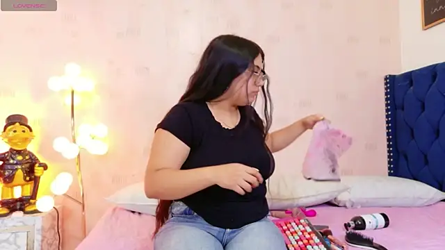 curvybuffgirllll online show from July 15, 2026, 7:52 pm