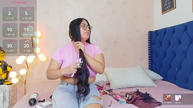 curvybuffgirllll online show from July 23, 2026, 7:34 pm