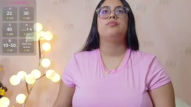 curvybuffgirllll online show from July 24, 2026, 7:45 pm