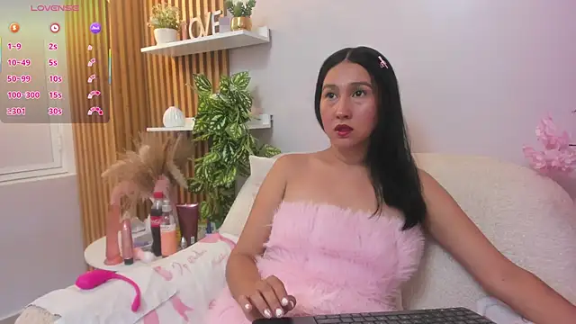 Annipetite  online show from April 27, 2026, 8:40 pm