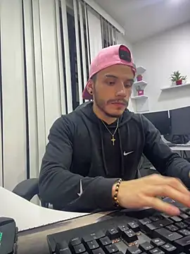 liam es online show from April 4, 2026, 5:38 am