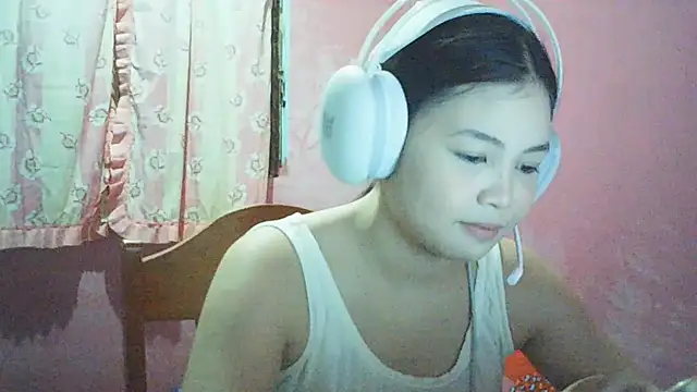 Snapshot of DessertFlower chatting on May 8, 2026, 2:39 am DessertFlower online show from May 8, 2026, 2:39 am