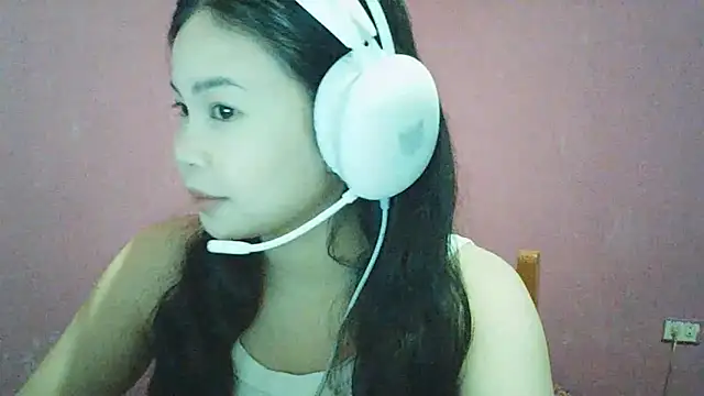 Snapshot of DessertFlower chatting on May 17, 2026, 4:21 am DessertFlower online show from May 17, 2026, 4:21 am