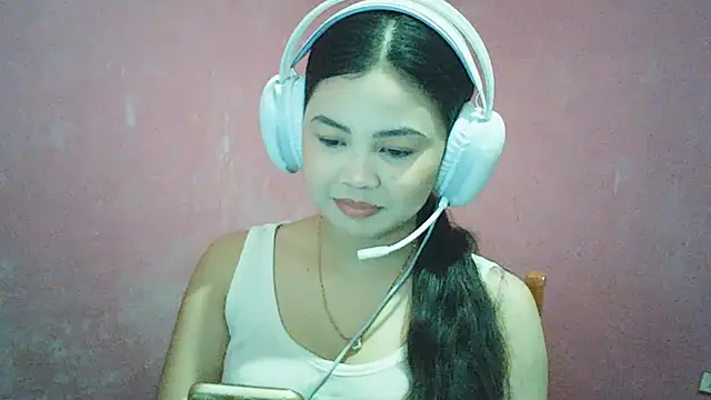 Snapshot of DessertFlower chatting on June 7, 2026, 3:43 am DessertFlower online show from June 7, 2026, 3:43 am