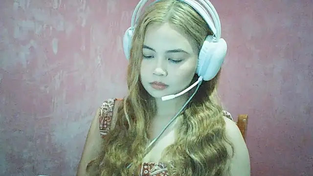 Snapshot of DessertFlower chatting on June 18, 2026, 4:13 am DessertFlower online show from June 18, 2026, 4:13 am