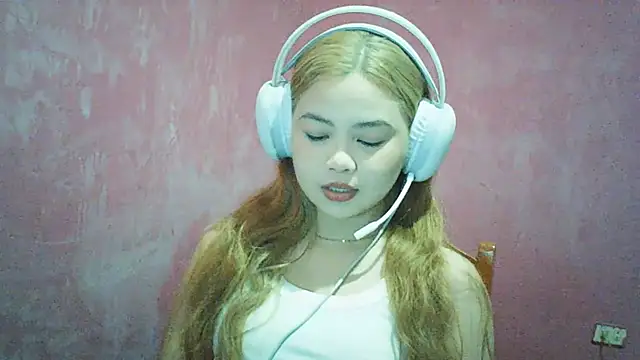 Snapshot of DessertFlower chatting on June 21, 2026, 3:53 am DessertFlower online show from June 21, 2026, 3:53 am