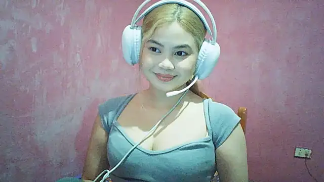 Snapshot of DessertFlower chatting on June 23, 2026, 3:48 am DessertFlower online show from June 23, 2026, 3:48 am
