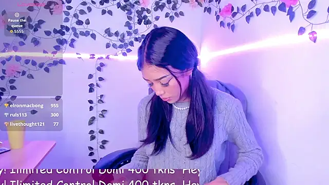 jaulyn 18 online show from April 30, 2026, 4:02 pm