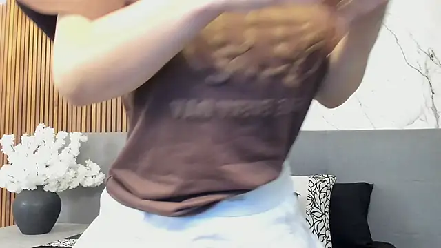 Snapshot of Amara_Velvet_ chatting on June 20, 2026, 8:33 pm Amara Velvet online show from June 20, 2026, 8:33 pm
