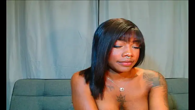Zoe242103 online show from May 14, 2026, 8:37 pm