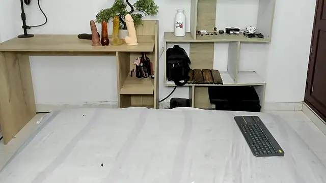Snapshot of valeriavelasquez chatting on June 4, 2026, 10:16 pm valeriavelasquez online show from June 4, 2026, 10:16 pm