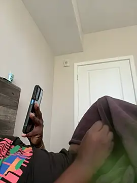 Snapshot of makeherfeelg chatting on March 25, 2026, 2:01 pm makeherfeelg online show from March 25, 2026, 2:01 pm