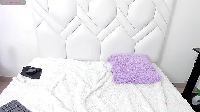 AsianSlut  online show from May 1, 2026, 3:44 am