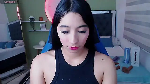 Snapshot of ivvoncute chatting on May 12, 2026, 1:25 am ivvoncute online show from May 12, 2026, 1:25 am