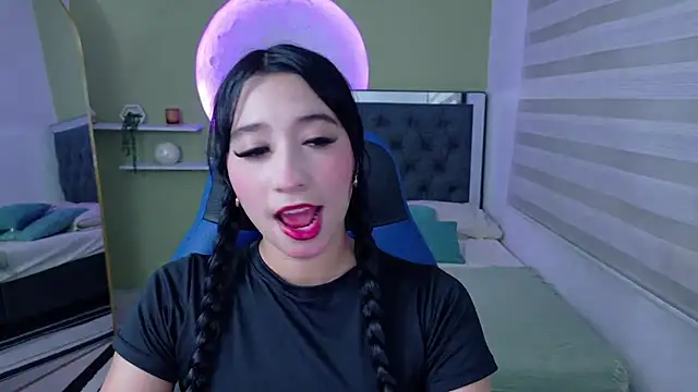Snapshot of ivvoncute chatting on June 6, 2026, 2:05 am ivvoncute online show from June 6, 2026, 2:05 am