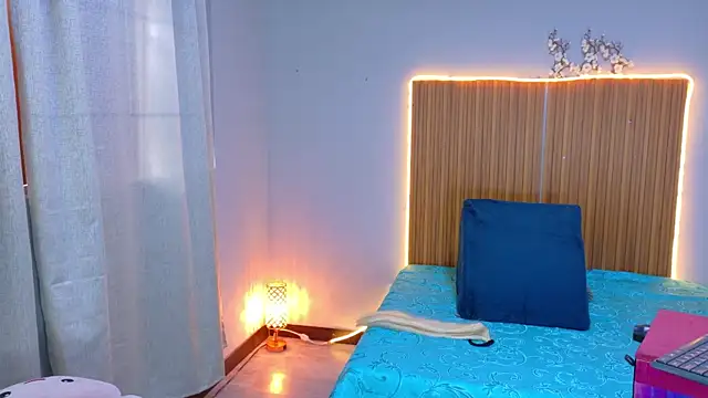 CIccioline pussyGolden online show from May 2, 2026, 8:03 pm