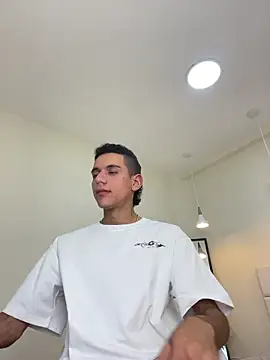 dominicjonnes online show from February 24, 2026, 6:39 pm