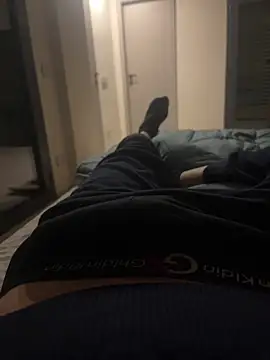 Snapshot of frenk33 chatting on March 4, 2026, 11:00 pm frenk33 online show from March 4, 2026, 11:00 pm