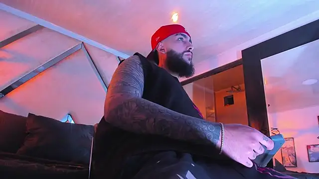 SantiagoHincapiie online show from February 26, 2026, 4:11 am