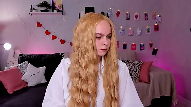 VivienAllen online show from March 3, 2026, 9:15 am