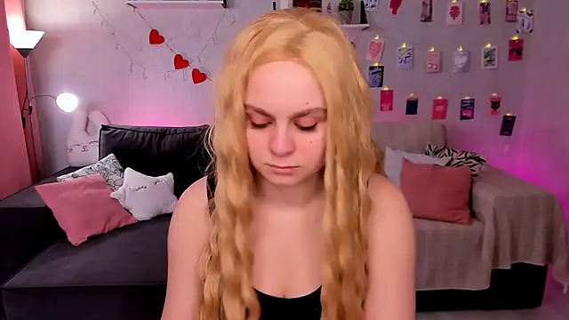 VivienAllen online show from March 12, 2026, 9:04 am