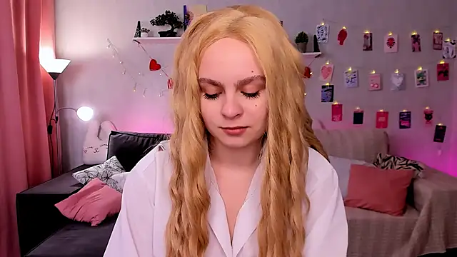 VivienAllen online show from March 16, 2026, 9:13 am