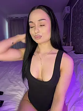 Olivia Noor online show from April 27, 2026, 4:27 pm