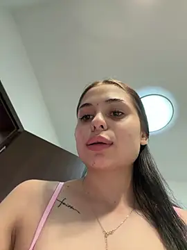 Snapshot of Olivia_Noor chatting on June 19, 2026, 7:17 pm Olivia Noor online show from June 19, 2026, 7:17 pm