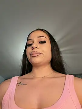 Snapshot of Olivia_Noor chatting on July 25, 2026, 4:15 pm Olivia Noor online show from July 25, 2026, 4:15 pm